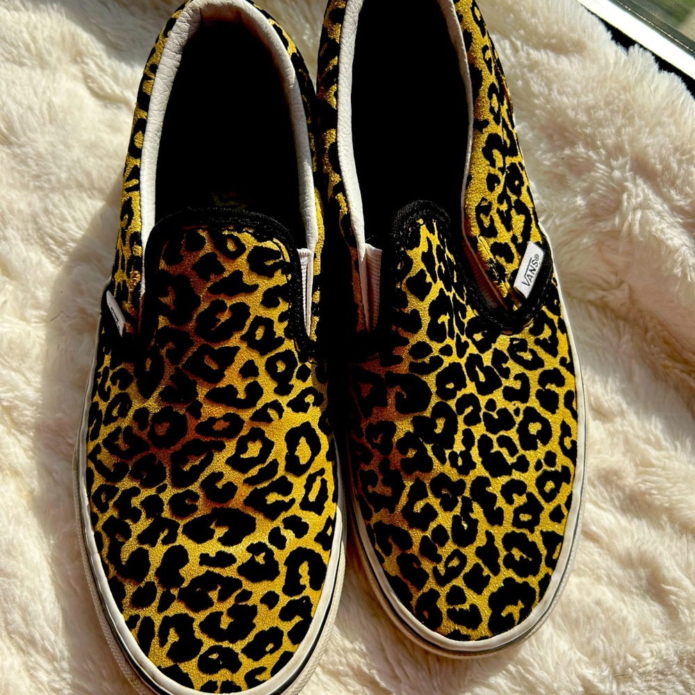 Vans sneakers. Leopard pattern has gold glitter, non smokehome very little wear.